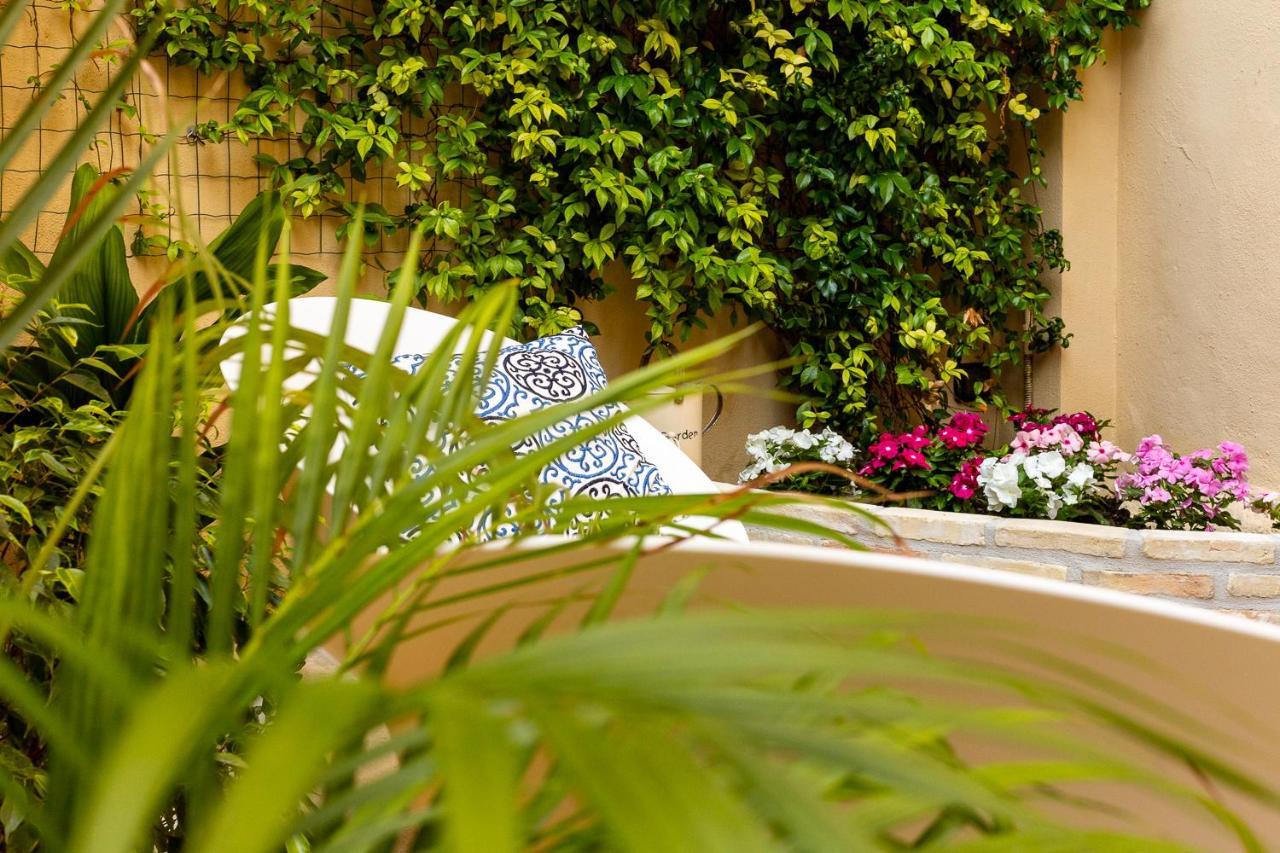 Lucenova Suite Guest-House Cagliari Ngoại thất bức ảnh